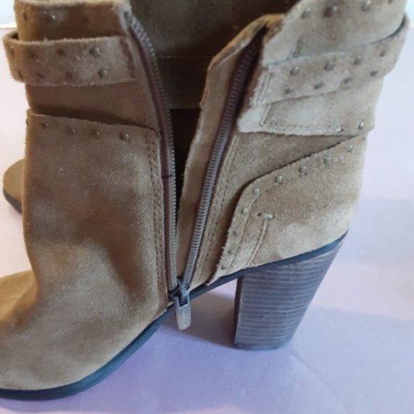 Vince Camuto distressed leather booties /rivets - Picture 4 of 10